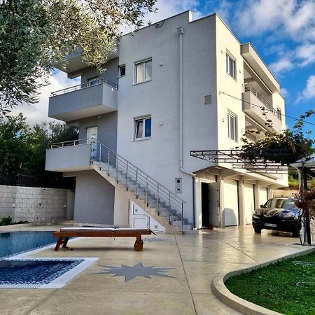 Villa Holiday Apartments Bar Exteriér fotografie