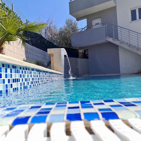 Villa Holiday Apartments Bar Exteriér fotografie