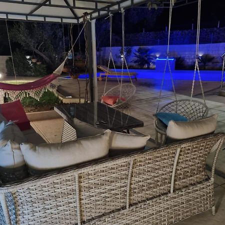 Villa Holiday Apartments Bar Exteriér fotografie