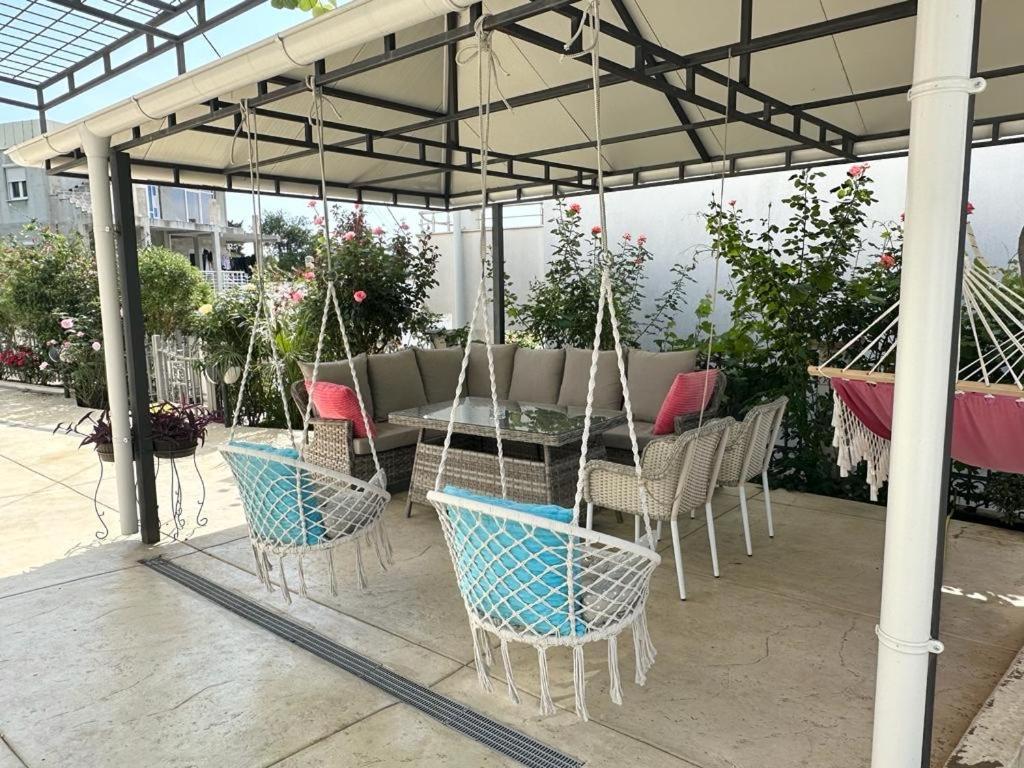 Villa Holiday Apartments Bar Exteriér fotografie
