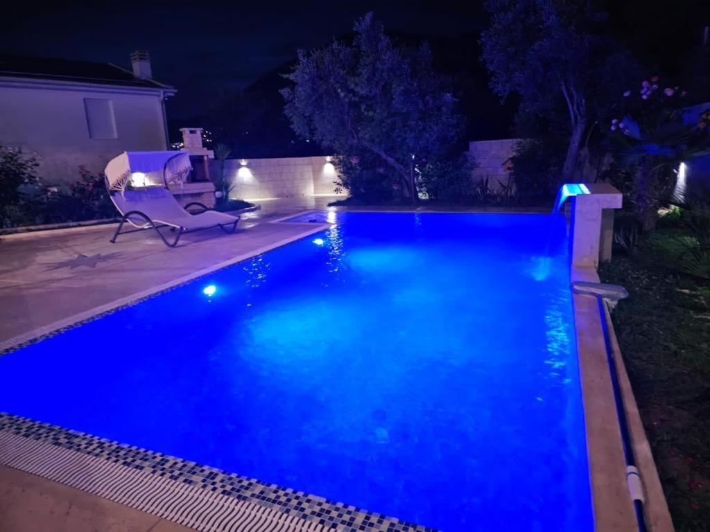 Villa Holiday Apartments Bar Exteriér fotografie