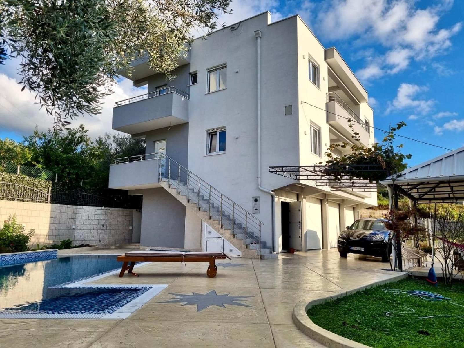 Villa Holiday Apartments Bar Exteriér fotografie