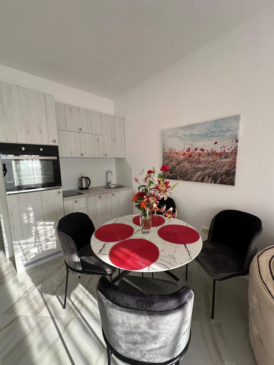 Villa Holiday Apartments Bar Exteriér fotografie